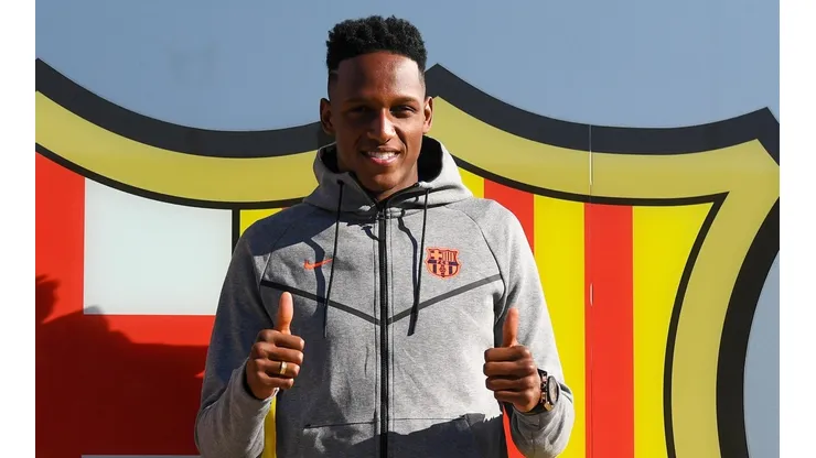 NO LLEGÓ PARA NADA. Yerry Mina quiere continuar en el Barcelona, pero con más minutos (Foto: Getty).