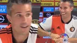 CÓMICO. Van Persie se divirtió en la conferencia.