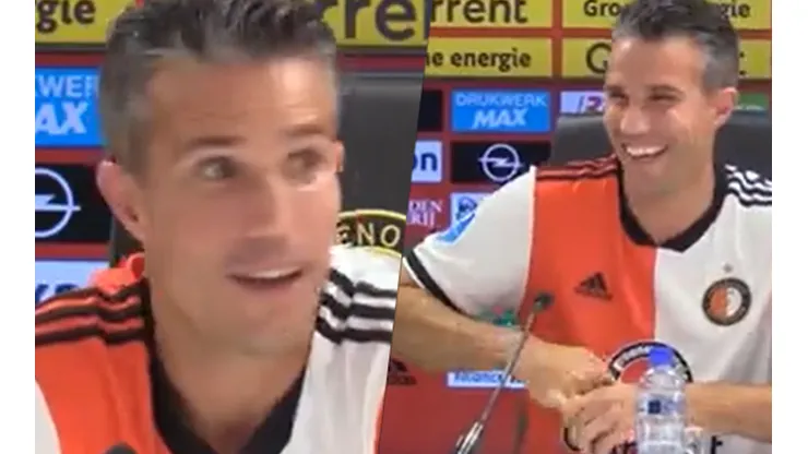 CÓMICO. Van Persie se divirtió en la conferencia.
