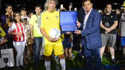 La directiva se convenció de instalar la escuela tras la visita del "Mágico" González