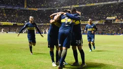 Foto de los jugadores de Boca celebrando un gol.