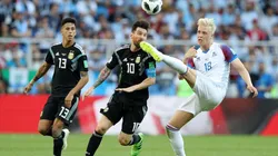 Meza y Messi en el partido contra Islandia