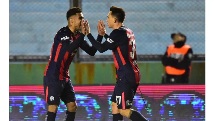 San Lorenzo celebra el tanto de la clasificación.
