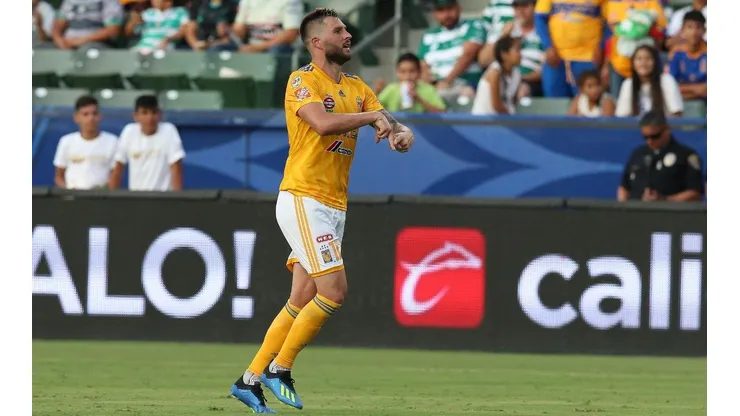 El delantero francés sigue convirtiéndose en leyenda del fútbol azteca