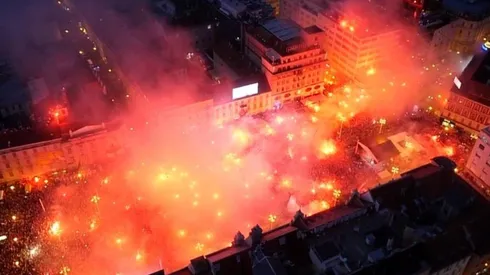¡TODO EN LLAMAS! Croacia recibió a sus futbolistas como héroes.