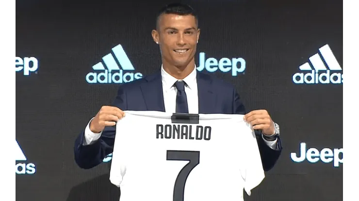 Cristiano posó con la camiseta de la Juventus