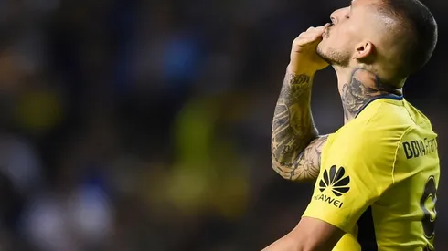 Benedetto festeja un gol con Boca