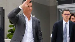 Cristiano canta "Juve, Juve" mientras entra a hacerse la revisión médica