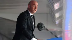 ¿QUIÉN LO GANA, GIANNI? Infantino y un chiste para tirarla afuera.