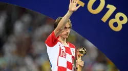 Luka Modric con su premio a mejor jugador del Mundial