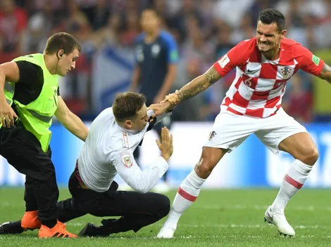 Lo que nadie te mostró: jugadores de Croacia reaccionaron violentamente ante la invasión al campo de juego