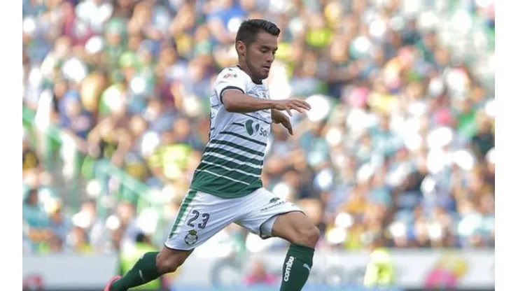 José Juan Vásquez recibió el Balón de Oro como mejor medio defensivo.