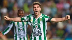 Mauro Boselli recibió el Balón de Oro como goleador del año.