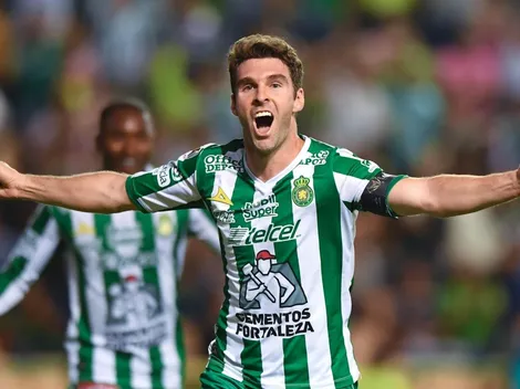 ¡Imbatible! Mauro Boselli recibió el Balón de Oro como goleador del año