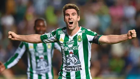 Mauro Boselli recibió el Balón de Oro como goleador del año.