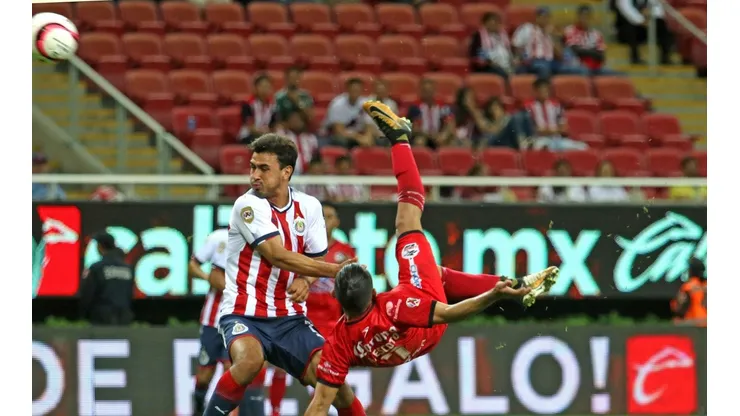 Amaury Escoto recibió el Balón de Oro con el mejor gol del año.