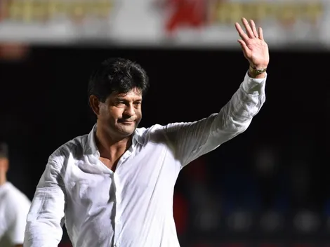 ¡Envidiable! José Saturnino Cardozo recibió el Balón de Oro por su trayectoria