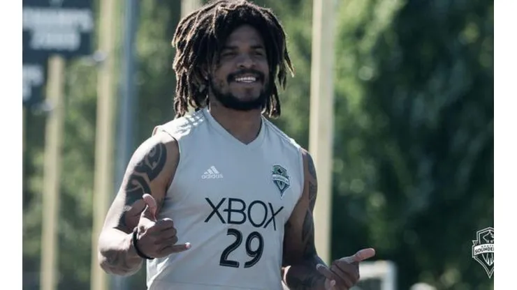 El defensor se presentó el sábado a los entrenamientos del club de Seattle