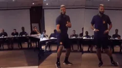 Foto del jugador cantando.