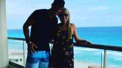 Foto de Néstor Pitana con su pareja.