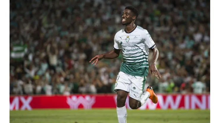Djaniny Tavares llegará a reforzar al Al-Ahli Saudi Football Club.