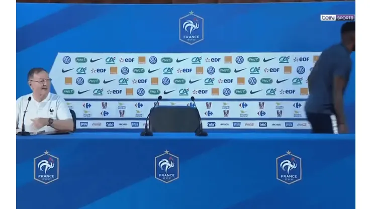 Umtiti se levantó cuando se confundieron su nombre.