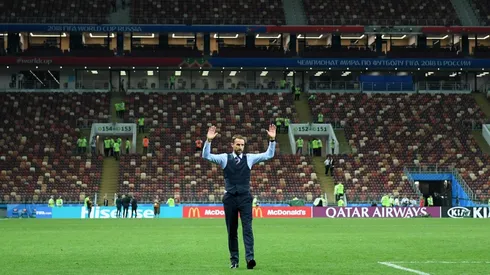 Foto del entrenador de Inglaterra totalmente sólo.