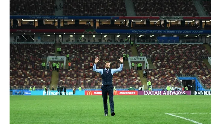 Foto del entrenador de Inglaterra totalmente sólo.