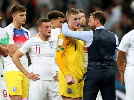 Con el himno y aplausos: así despidieron los ingleses a su selección