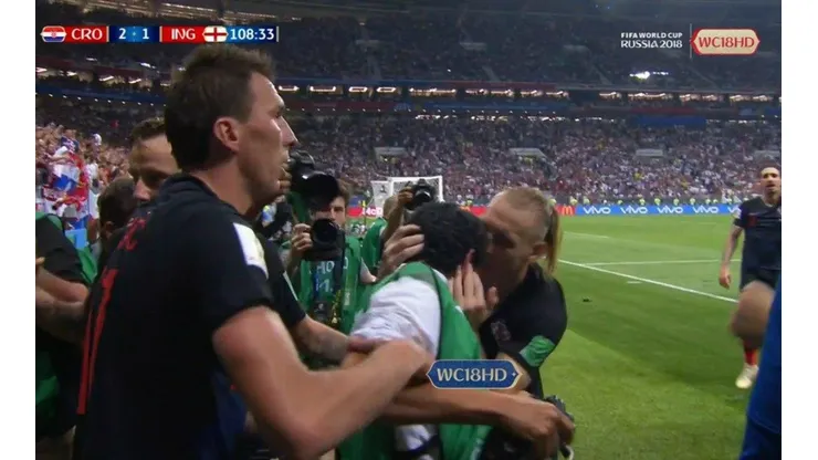 Foto de los jugadores de Croacia con el fotógrafo.