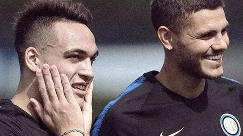 SONRISA ITALIANA. Lautaro Martínez y Mauro Icardi durante la pretemporada del Inter.