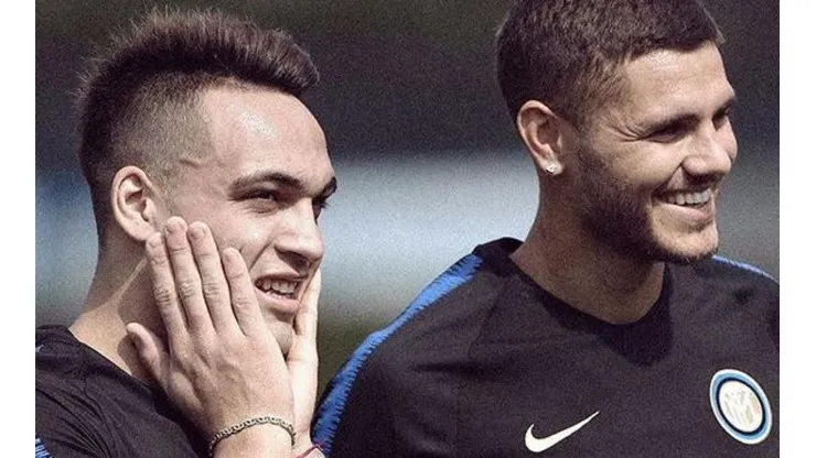SONRISA ITALIANA. Lautaro Martínez y Mauro Icardi durante la pretemporada del Inter.