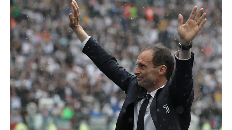 Allegri saluda a los hinchas de la Juventus