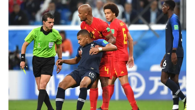 Kompany levanta a Mbappé para que no haga tiempo