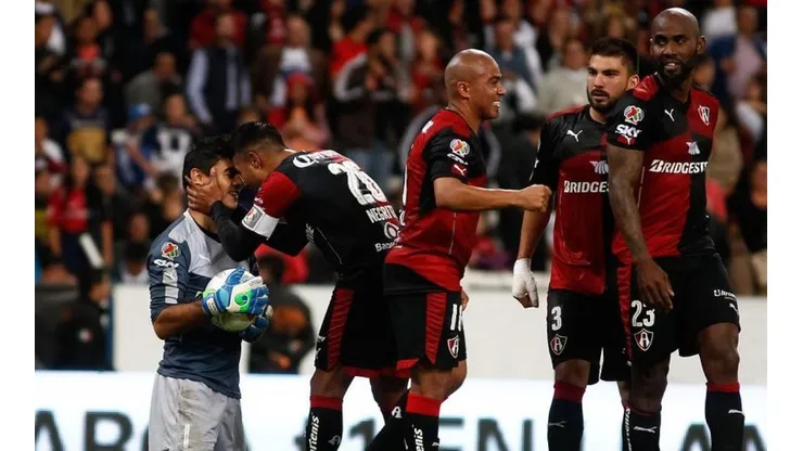 Sus lesiones le permitieron sólo jugar 45 partidos por los rojinegros