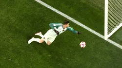 Courtois atajando contra Francia