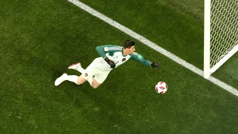 Courtois atajando contra Francia