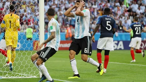 LA JUGADA DEL (CASI) MILAGRO. Fazio se lamenta porque tuvo el posible 4-4 en Argentina contra Francia (Foto: Getty).