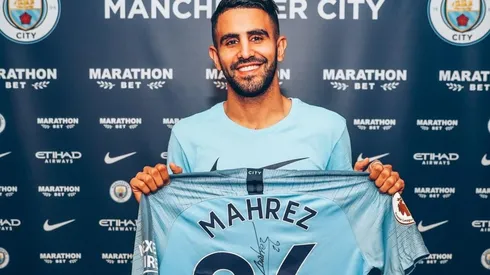 NUEVOS COLORES. Riyad Mahrez con el uniforme del Manchester City.