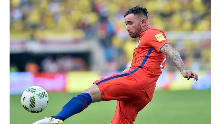 Eugenio Mena en la Selección Chilena.
