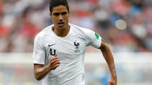 José Mourinho sigue insistiendo con reforzarse con Raphaël Varane