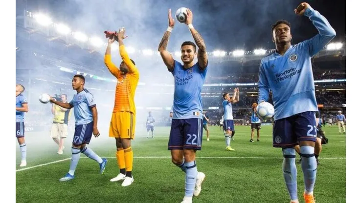 Matarrita (22) y Wallace (23) festejaron en su retorno a la acción en Yankee Stadium