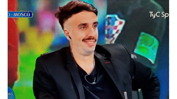 El polémico look de Flavio Azzaro.