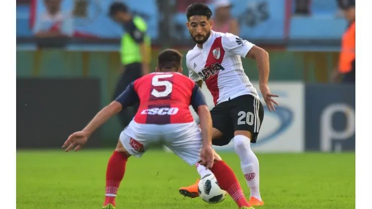 Milton Casco ante Arsenal por la Superliga Argentina.