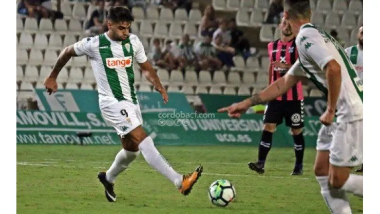 El delantero hondureño se quedó con Cádiz cerca del playoff de ascenso español