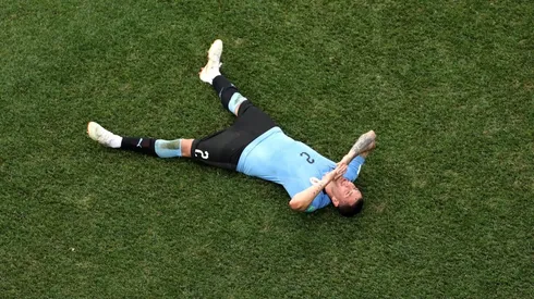 DESTRUIDO. La tristeza de José María Giménez tras la eliminación de Uruguay del Mundial (Foto: Getty).