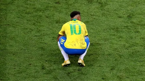 Foto de Neymar con la piel de la Selección de Brasil.