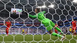 EL UNO. Jordan Pickford vuela en el segundo tiempo ante Suecia en el triunfo de Inglaterra (Foto: Getty).