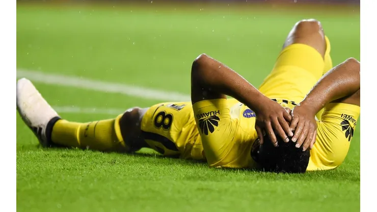 AFUERA DE LAS CANCHAS. Uno de los últimos partidos de Frank Fabra en Boca (Foto: Getty).