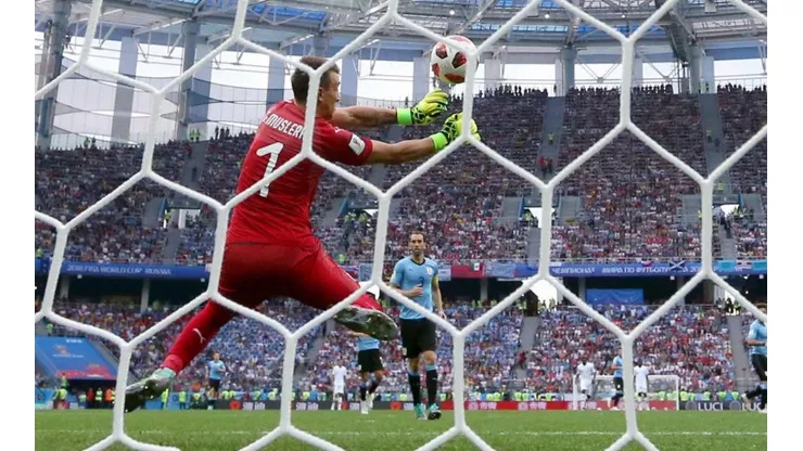 Fernando Muslera no logró contener el remate.